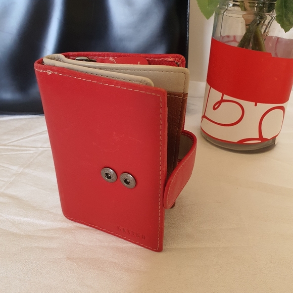 Gavino Italian Leather Wallet - Picture 8 of 16